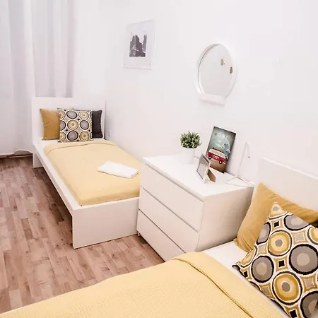 Huge, Central For 8 People * Budapest