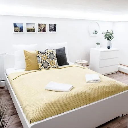 Apartman Huge, Central For 8 People *