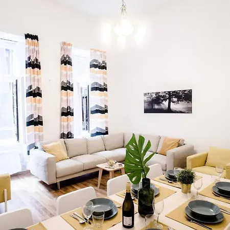 Huge, Central For 8 People