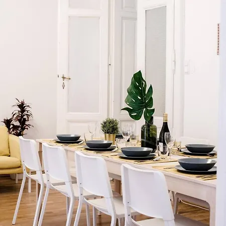 Huge, Central For 8 People Apartment Budapest