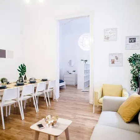 Huge, Central For 8 People Budapest