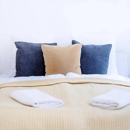 Huge, Central For 8 People Apartman
