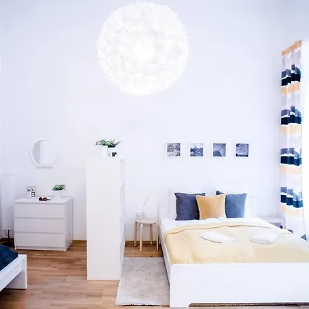 Apartment Huge, Central For 8 People Budapest