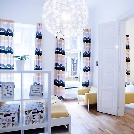 Apartment Huge, Central For 8 People Budapest