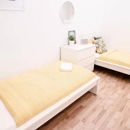 Apartment Huge, Central For 8 People Budapest