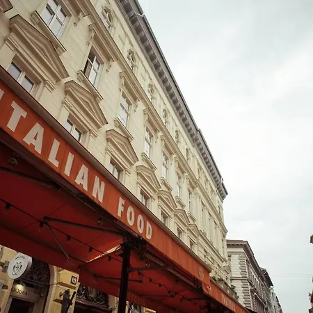 Huge, Central For 8 People Apartman Budapest